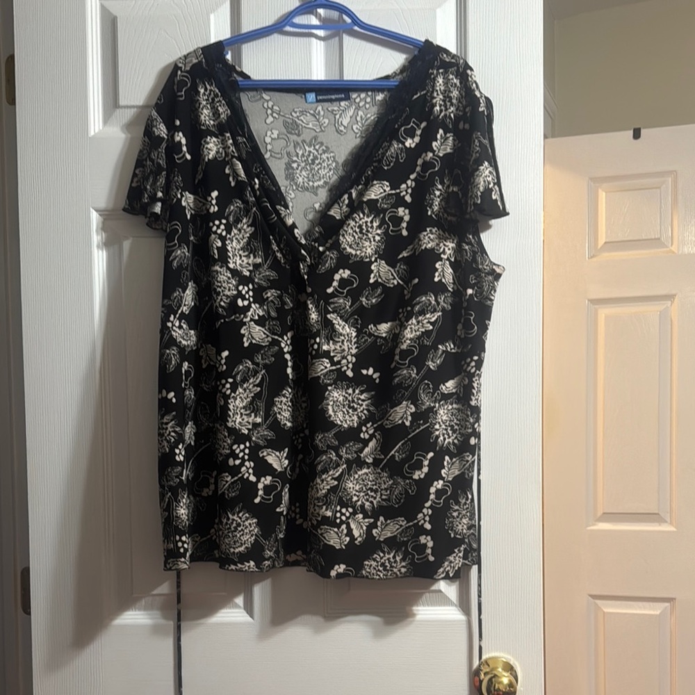 Floral Black and White Women's Top